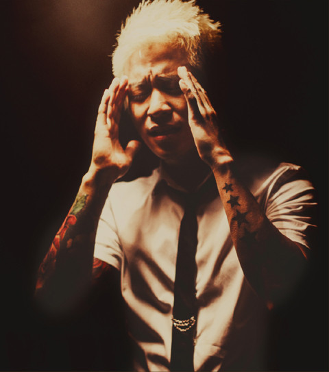 Tuy nhiên, với mong muốn có điều gì mới mẻ, ấn tượng và khác lạ dành cho khán giả, nên Tuấn Hưng và ê-kíp vẫn quyết định để những hình ảnh này làm bìa trong, bìa ngoài cho album.