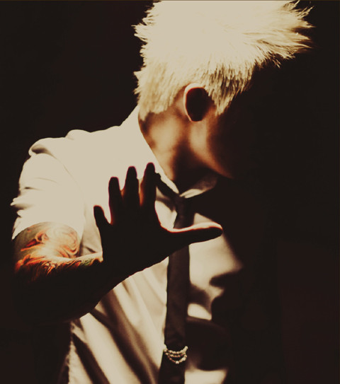 Trong album vol.11, lần đầu tiên Tuấn Hưng gửi đến khán giả một bản song ca của anh và ca sỹ - nhạc sỹ Khắc Việt trong ca khúc “Sao không cho nhau” .