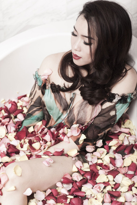 Bước ra từ cuộc thi Vietnam Idol 2012, dù không phải giành được ngôi vị, nhưng vị trí Top 16 cũng là một thành tích đáng trân trọng để Huyền bắt đầu ý thức và mong muốn được chính thức bước chân vào con đường ca hát chuyên nghiệp. Bước ra từ cuộc thi Vietnam Idol 2012, dù không phải giành được ngôi vị, nhưng vị trí Top 16 cũng là một thành tích đáng trân trọng để Huyền bắt đầu ý thức và mong muốn được chính thức bước chân vào con đường ca hát chuyên nghiệp.