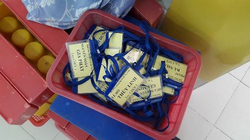 Thẻ tên của các cháu học sinh lớp Chồi 1 của trường mầm non Bé Ngoan (ảnh: T.Q) Thẻ tên của các cháu học sinh lớp Chồi 1 của trường mầm non Bé Ngoan (ảnh: T.Q)