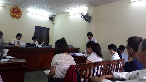 Phiên tuyên án vụ việc tranh chấp giữa Công ty IConnect và trường Hoa Sen tại TP.HCM chiều 29/9 (ảnh: T.Q) Phiên tuyên án vụ việc tranh chấp giữa Công ty IConnect và trường Hoa Sen tại TP.HCM chiều 29/9 (ảnh: T.Q)