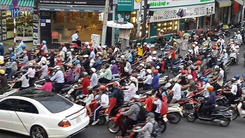 Hướng ngược lại, từ quận BìnhThạnh, Thủ Đức về trung tâm TP.HCM cũng ùn tắc (ảnh: T.Q) Hướng ngược lại, từ quận BìnhThạnh, Thủ Đức về trung tâm TP.HCM cũng ùn tắc (ảnh: T.Q)