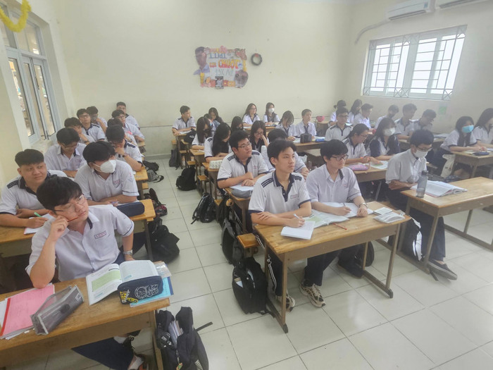 Học sinh lớp 12 Trường trung học phổ thông Võ Thị Sáu trong giờ học tại lớp. Ảnh: V.D gdvn_HSVTSonthi.jpg