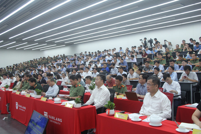 Các đại biểu tham dự hội nghị được tổ chức tại Trường Đại học Văn Lang vào sáng ngày 3/4 (ảnh: V.D) gdvn_ThutruongThuongthiTN4.jpg
