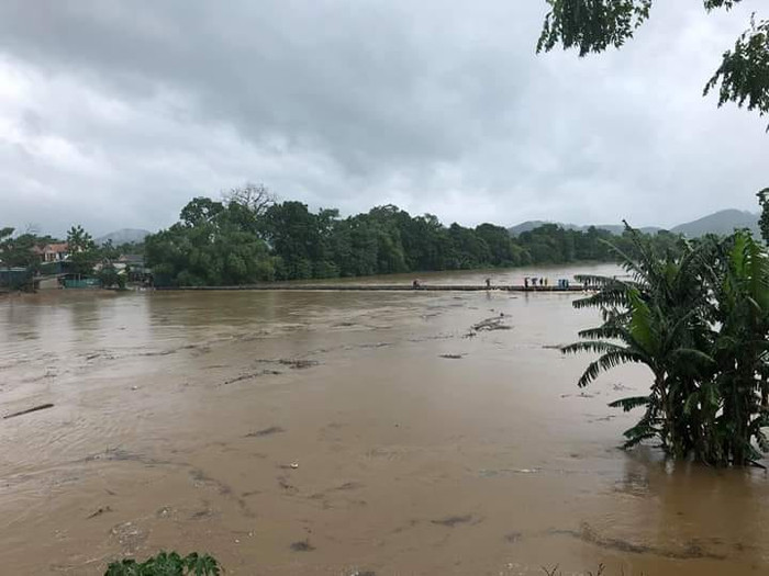 Cầu Tràn (nối Thị trấn Phố Châu với Sơn Giang, Sơn Lâm) Hương Sơn đã bị chia cắt Cầu Tràn (nối Thị trấn Phố Châu với Sơn Giang, Sơn Lâm) Hương Sơn đã bị chia cắt