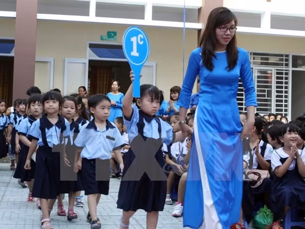 Tựu trường cũng là ngày khai giảng là điều rất có ý nghĩa với cả học sinh và giáo viên. (Ảnh minh hoạ: TTXVN)