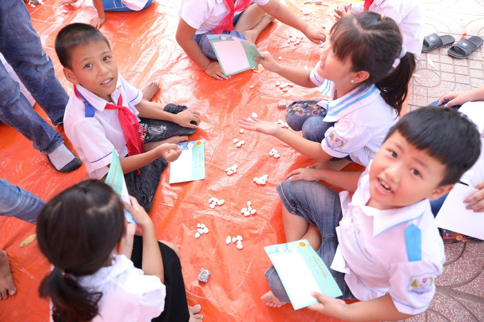 Hứng khởi với trò chơi dân gian tập thể