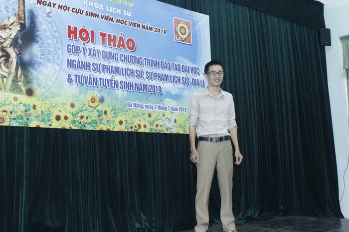 Thầy giáo Phan Hoàng Bách tham dự hội thảo Thầy giáo Phan Hoàng Bách tham dự hội thảo