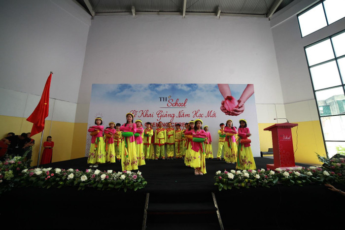 Các màn biểu diễn của học sinh luôn kết hợp tính hiện đại và truyền thống. Các màn biểu diễn của học sinh luôn kết hợp tính hiện đại và truyền thống.