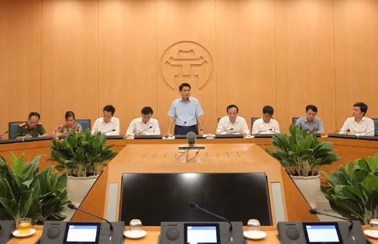 Chủ tịch Ủy ban Nhân dân Thành phố Hà Nội Nguyễn Đức Chung phát biểu tại cuộc họp. Ảnh: Cẩm Linh