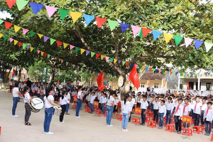 Quang cảnh Lễ chào cờ Quang cảnh Lễ chào cờ