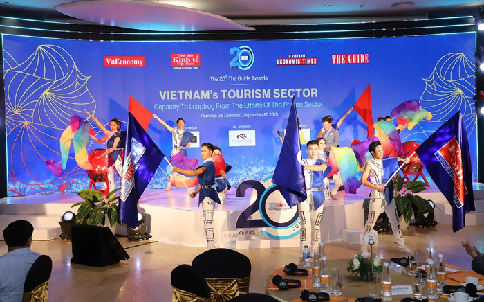 Liên hoan các Doanh nghiệp du lịch Việt Nam – The Guide Awards 2019 được tổ chức với chủ đề “Sức bật du lịch Việt Nam – nhìn từ nỗ lực của khu vực tư nhân”. Liên hoan các Doanh nghiệp du lịch Việt Nam – The Guide Awards 2019 được tổ chức với chủ đề “Sức bật du lịch Việt Nam – nhìn từ nỗ lực của khu vực tư nhân”.