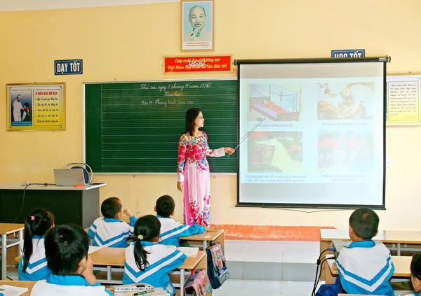 Giáo viên đã có hợp đồng lao động từ năm 2015 trở về trước được xét đặc cách vào biên chế. (Ảnh minh họa: Tienphong.vn) Giáo viên đã có hợp đồng lao động từ năm 2015 trở về trước được xét đặc cách vào biên chế. (Ảnh minh họa: Tienphong.vn)