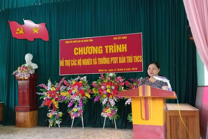 Đồng chí Hoàng Thị Chanh – Bí thư Đảng ủy Khối các cơ quan tỉnh Yên Bái phát biểu tại chương trình. Đồng chí Hoàng Thị Chanh – Bí thư Đảng ủy Khối các cơ quan tỉnh Yên Bái phát biểu tại chương trình.