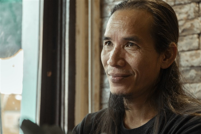 Đặng Xuân Trường đã “lăn lộn” với nghệ thuật hàng chục năm, “chinh chiến” trên nhiều lĩnh vực (từ nhiếp ảnh, điện ảnh tới hội họa, nghệ thuật biểu diễn…) với không ít thành công vang dội Đặng Xuân Trường đã “lăn lộn” với nghệ thuật hàng chục năm, “chinh chiến” trên nhiều lĩnh vực (từ nhiếp ảnh, điện ảnh tới hội họa, nghệ thuật biểu diễn…) với không ít thành công vang dội