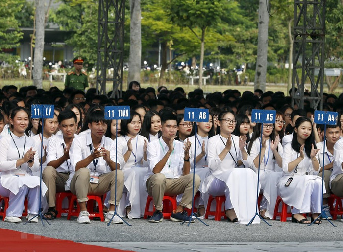 Học sinh Trường Trung học phổ thông Sơn Tây. (Ảnh: Thống Nhất/TTXVN) Học sinh Trường Trung học phổ thông Sơn Tây. (Ảnh: Thống Nhất/TTXVN)