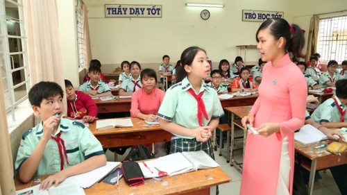 Trồng người cần cả trăm năm, đừng nhìn nhận lệch lạc về giáo dục Trồng người cần cả trăm năm, đừng nhìn nhận lệch lạc về giáo dục