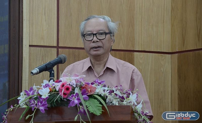 Theo Tiến sĩ Lê Viết Khuyến không nên quy định đại trà các loại chứng chỉ như hiện nay (Ảnh:giaoduc.net.vn) Theo Tiến sĩ Lê Viết Khuyến không nên quy định đại trà các loại chứng chỉ như hiện nay (Ảnh:giaoduc.net.vn)