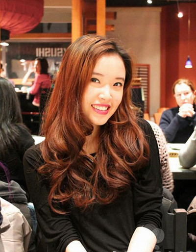 Ngọc Phượng sau này đã có sự "lột xác" hoàn hảo.Việc trang điểm kĩ càng khiến nhan sắc của cô xinh lung linh không ai còn nhận ra so với trước đó.