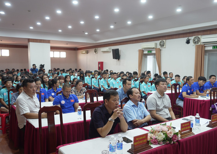 Gần 350 vận động viên, huấn luyện viên tham dự lớp đào tạo dinh dưỡng do Quỹ Phát triển Tài năng Việt tài trợ. hinh 1 (2).JPG