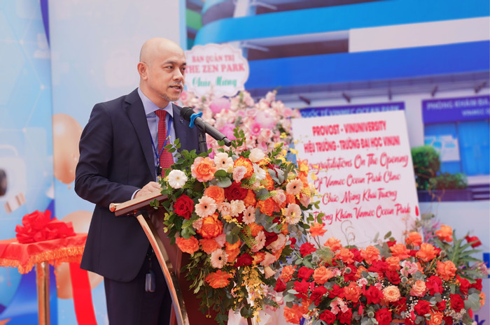 Phó Giáo sư, Tiến sĩ Lê Cự Linh, Phó Viện trưởng Viện Khoa học Sức khỏe, Trường Đại học VinUni phát biểu tại sự kiện. Anh 4-4.jpg
