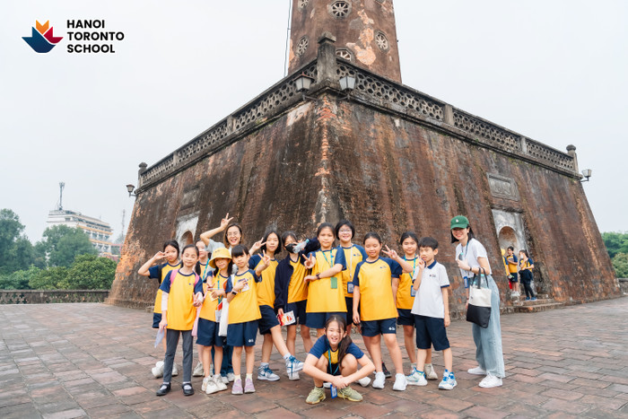 Chuyến tham quan khám phá di tích Cột cờ Hà Nội dưới sự hướng dẫn của giáo viên Lịch sử. JAN02227.jpg