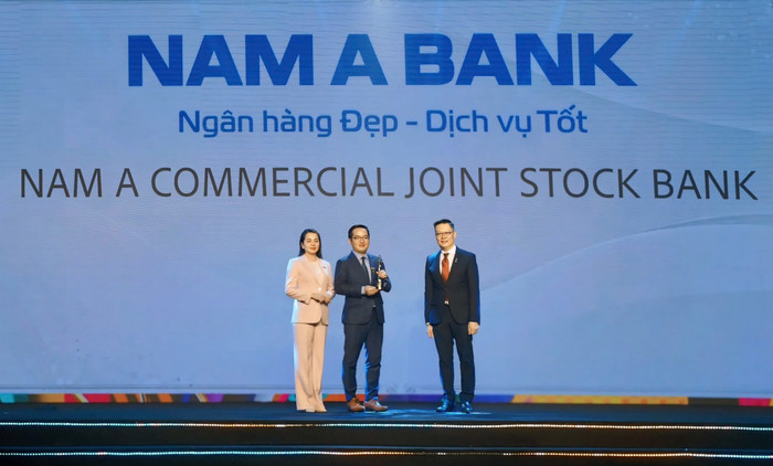 Nam A Bank nhận giải thưởng “Nơi làm việc tốt nhất Châu Á - Best Company To Work For In Asia 2024”, đây là năm thứ 4 liên tiếp Ngân hàng nhận giải thưởng này. Hình 1 - HR ASIA - 1.1.jpg