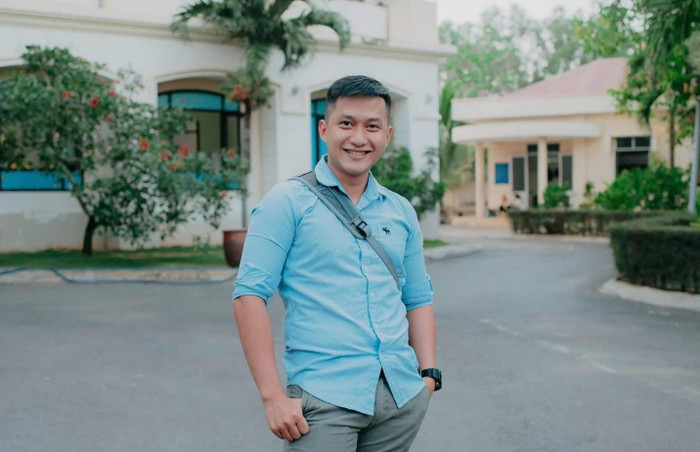 Anh Đào Bá Thi, một thợ lắp camera tại Biên Hòa (Đồng Nai) may mắn trở thành khách hàng tiếp theo của chương trình “Hè nóng thưởng nóng, giải nhiệt trúng thiệt" khi trúng tới 350 triệu đồng nhờ uống Trà Xanh Không Độ. (Hình: NVCC). Anh Đào Bá Thi, một thợ lắp camera tại Biên Hòa (Đồng Nai) may mắn trở thành khách hàng tiếp theo của chương trình “Hè nóng thưởng nóng, giải nhiệt trúng thiệt" khi trúng tới 350 triệu đồng nhờ uống Trà Xanh Không Độ. (Hình: NVCC).