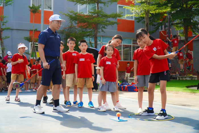 Một buổi đào tạo golf cho học sinh tại EQuest Một buổi đào tạo golf cho học sinh tại EQuest