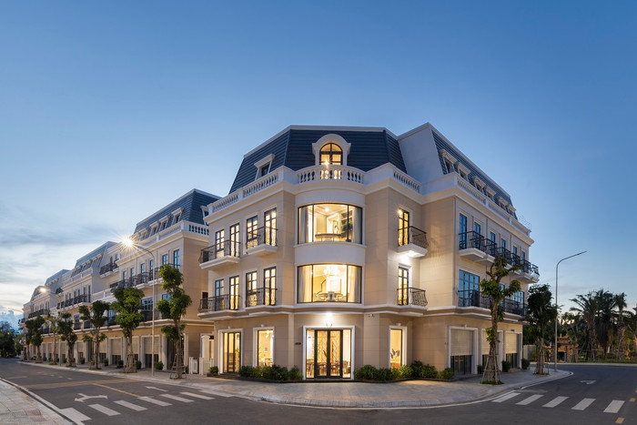 Các căn shophouse, shop villa tại Vincom Shophouse Royal Park đã hoàn thiện, nhận bàn giao là có thể sử dụng được ngay. a3-14.jpg