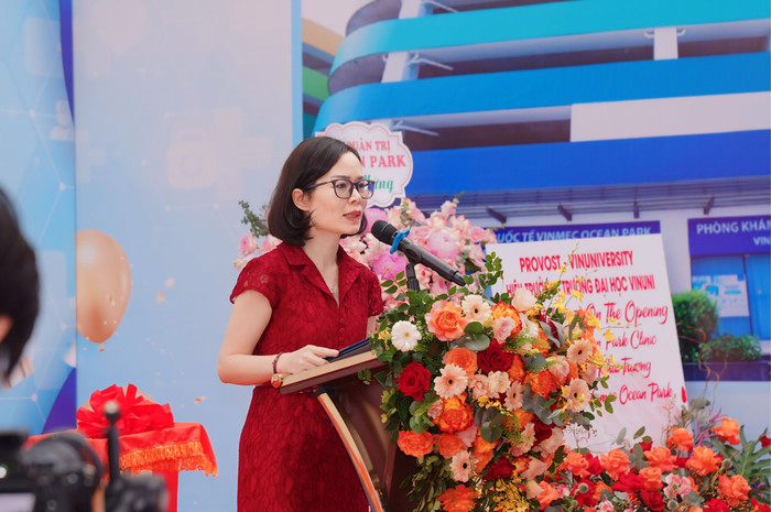 Tiến sĩ Đinh Thùy Dương, Giám đốc Điều hành Bệnh viện Đa khoa Quốc tế Vinmec Times City phát biểu tại lễ khai trương. Anh 3-4.jpg