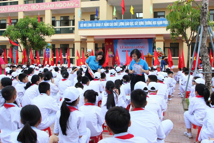 Tập trung truyền thông chuyên đề về bảo hiểm y tế học sinh, sinh viên. bhxh.jpg