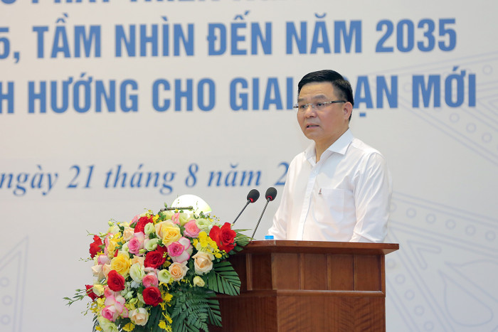 Đồng chí Lê Mạnh Hùng, Bí thư Đảng ủy, Chủ tịch Hội đồng thành viên Petrovietnam trình bày báo cáo. 7.JPG