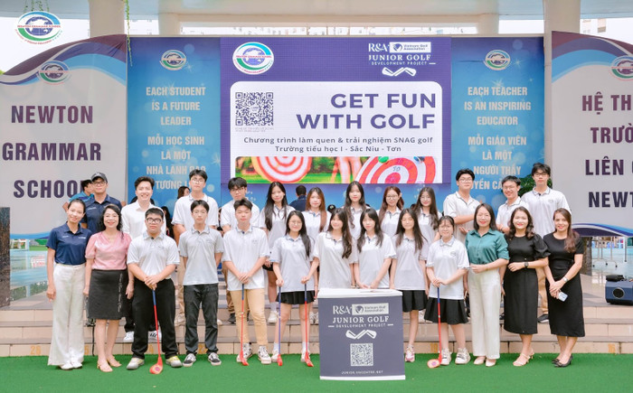 Chương trình làm quen và trải nghiệm golf tại I-sắc Niu-tơn. Chương trình làm quen và trải nghiệm golf tại I-sắc Niu-tơn.