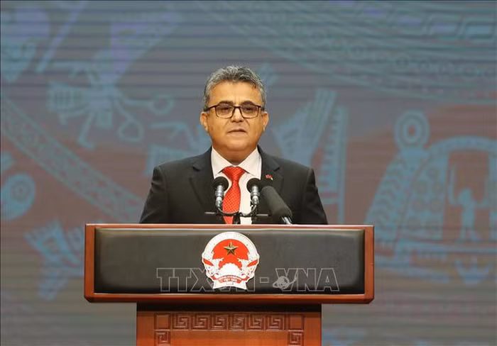 Đại sứ Palestine tại Việt Nam Saadi Salama, Trưởng đoàn Ngoại giao phát biểu chúc mừng. Ảnh: TTXVN