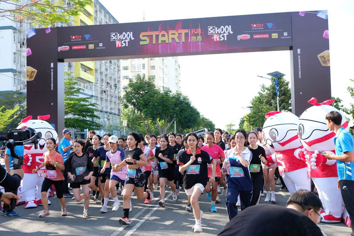 Sinh viên nội trú hào hứng tham gia giải chạy Việt dã trong Ngày hội sinh viên – School Fest 2024. 1 (12).jpg