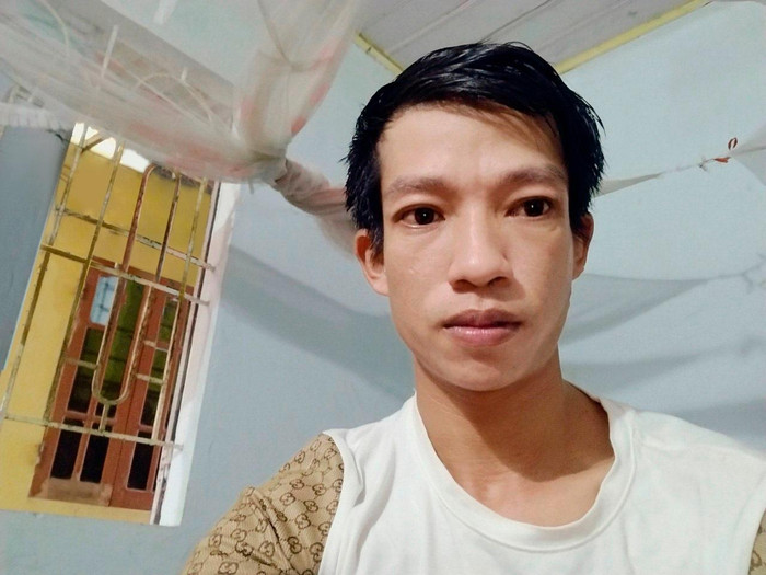 Anh Nguyễn Văn Thiết, một công nhân ngành gốm sứ đang làm việc tại Hà Nội đã trở thành khách hàng thứ 4 trúng 9 triệu đồng nhờ thanh lọc, làm mát cơ thể mỗi ngày với Trà Dr Thanh. (Ảnh: NVCC). t3.jpg
