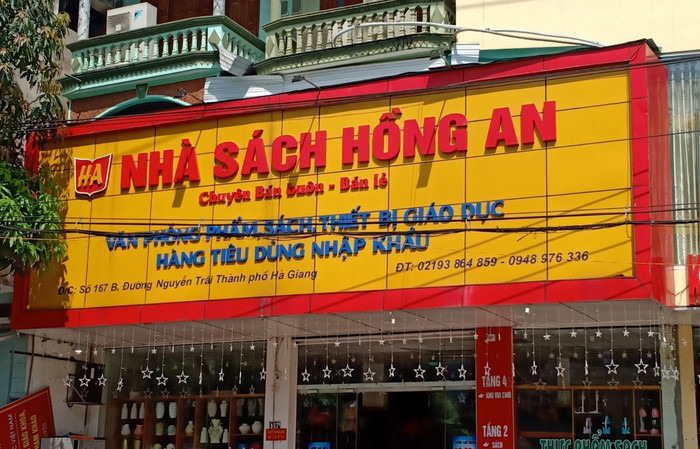 Cửa hàng sách Hồng An được nhiều huyện chỉ định chọn làm đơn vị cung ứng sách và đồ dùng học tập từ nguồn vốn Nghị định 86 (Ảnh:V.N) Cửa hàng sách Hồng An được nhiều huyện chỉ định chọn làm đơn vị cung ứng sách và đồ dùng học tập từ nguồn vốn Nghị định 86 (Ảnh:V.N)