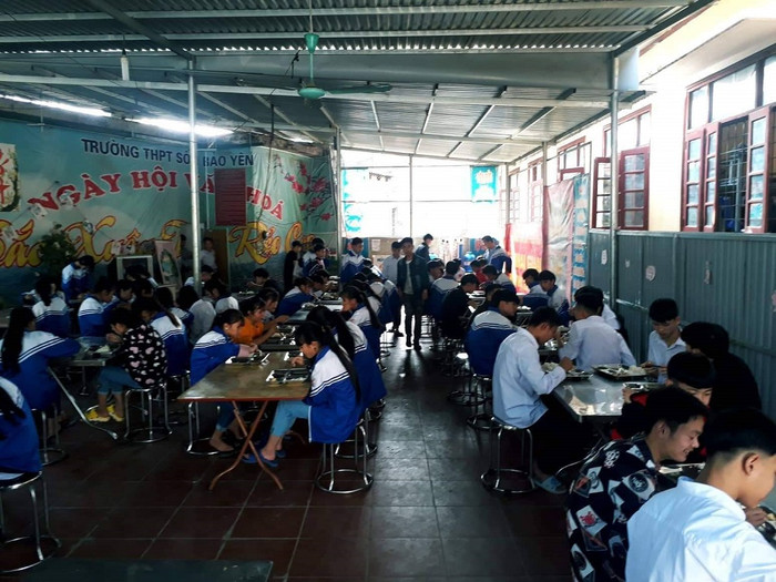Học sinh bán trú ăn ở tại trường, phụ huynh chẳng phải lo (Ảnh:H.H) Học sinh bán trú ăn ở tại trường, phụ huynh chẳng phải lo (Ảnh:H.H)