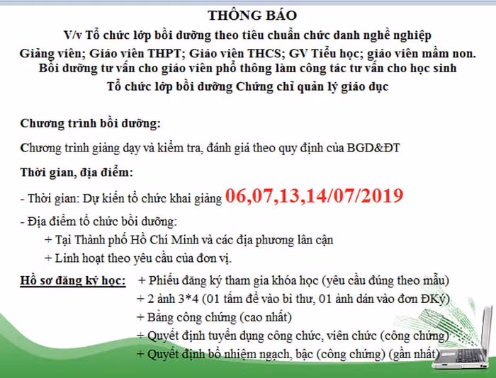 Thông báo được gửi cho từng giáo viên để chào mời lớp học chứng chỉ bồi dưỡng chức danh nghề nghiệp (Ảnh: Phan Tuyết)