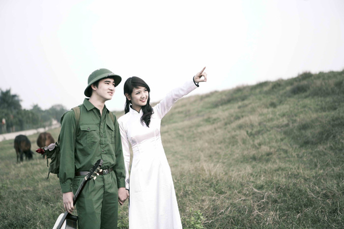 Hoa khôi Vĩnh Phúc cũng tiết lộ rằng, cô thực sự yêu thích những hình ảnh đẹp đẽ, dễ thương và lãng mạn của những người lính trẻ.