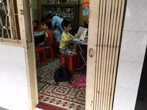 Nhà trường đang ép học sinh học thêm ảnh 3