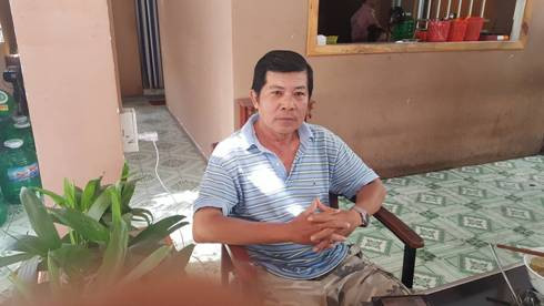 Thầy Trương Ngọc Lợi vừa viết đơn xin được gặp Chủ tịch thành phố Rạch Giá để đối thoại vụ việc (Ảnh: P.L) Thầy Trương Ngọc Lợi vừa viết đơn xin được gặp Chủ tịch thành phố Rạch Giá để đối thoại vụ việc (Ảnh: P.L)