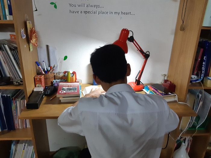 Thi tuyển vào hệ chất lượng cao, song bằng là cuộc đua căng thẳng với nhiều học sinh, phụ huynh (Ảnh: PM) Thi tuyển vào hệ chất lượng cao, song bằng là cuộc đua căng thẳng với nhiều học sinh, phụ huynh (Ảnh: PM)