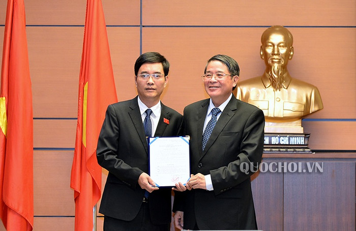 Ông Hoàng Quang Hàm (bìa trái), Ủy viên Thường trực Ủy ban Tài chính - Ngân sách của Quốc hội giữ chức vụ Phó Chủ nhiệm Ủy ban Tài chính - Ngân sách của Quốc hội khóa XIV, kể từ ngày 1/8/2020. (Ảnh: Quochoi.vn) Ông Hoàng Quang Hàm (bìa trái), Ủy viên Thường trực Ủy ban Tài chính - Ngân sách của Quốc hội giữ chức vụ Phó Chủ nhiệm Ủy ban Tài chính - Ngân sách của Quốc hội khóa XIV, kể từ ngày 1/8/2020. (Ảnh: Quochoi.vn)