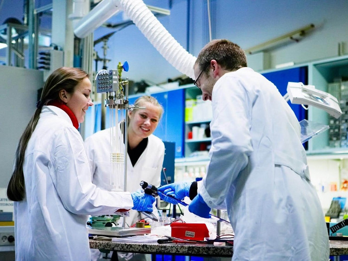 4 trường đào tạo kỹ sư hóa học nổi tiếng thế giới ảnh 3