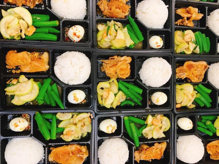 Những suất ăn của “Bếp cơm vạn tình” gửi đến các bác sĩ. (Ảnh: Nhân vật cung cấp)