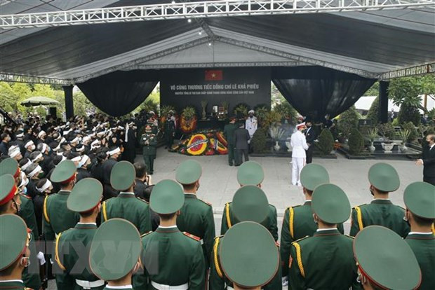 Quang cảnh Lễ an táng nguyên Tổng Bí thư Lê Khả Phiêu. (Ảnh: Doãn Tấn/TTXVN) Quang cảnh Lễ an táng nguyên Tổng Bí thư Lê Khả Phiêu. (Ảnh: Doãn Tấn/TTXVN)