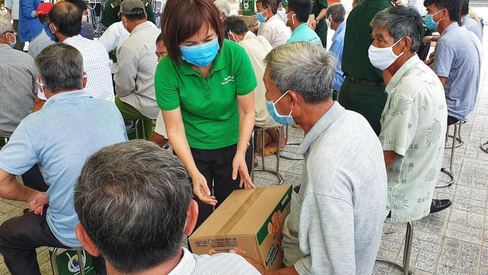 Trước đó, NutiFood đã trao hàng ngàn thức uống dinh dưỡng cho bộ đội biên phòng và người dân vùng biên giới tại Tây Ninh, góp sức cùng toàn dân chung tay đẩy lùi Covid-19. Trước đó, NutiFood đã trao hàng ngàn thức uống dinh dưỡng cho bộ đội biên phòng và người dân vùng biên giới tại Tây Ninh, góp sức cùng toàn dân chung tay đẩy lùi Covid-19.
