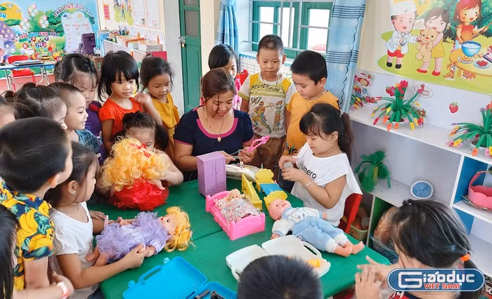 Cách xếp hạng lương giáo viên theo Dự thảo của Bộ Giáo dục sẽ được quy định như thế nào? (Ảnh minh họa: Lã Tiến)